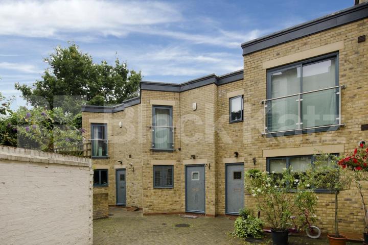 			STUNNING MEWS HOUSE, 2 Bedroom, 1 bath, 1 reception Mews House			 Liverpool Road, ANGEL-HIGHBURY-ISLINGTON